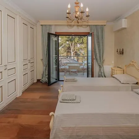 Villa Sea Garden - Spectacular Seafront Position
