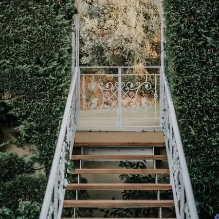 Sea Garden - Spectacular Seafront Position