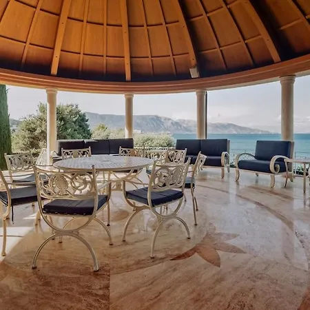 Sea Garden - Spectacular Seafront Position *