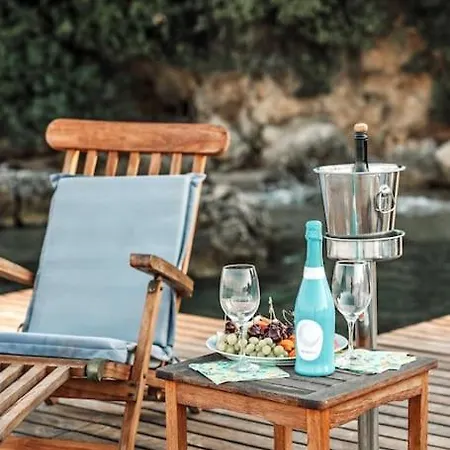 Villa Sea Garden - Spectacular Seafront Position *