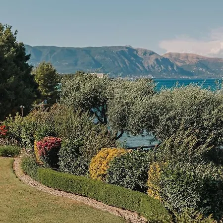 Villa Sea Garden - Spectacular Seafront Position *